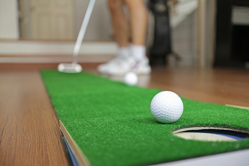 ゴルフは自宅で上手くなれ！簡単お手軽な練習方法を紹介！